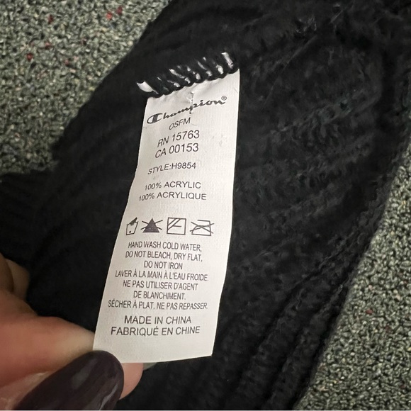 CHAMPION Black Beanie Slip On Stretch Cozy Comfy Streetwear Style Chunky Hat - Picture 6 of 7